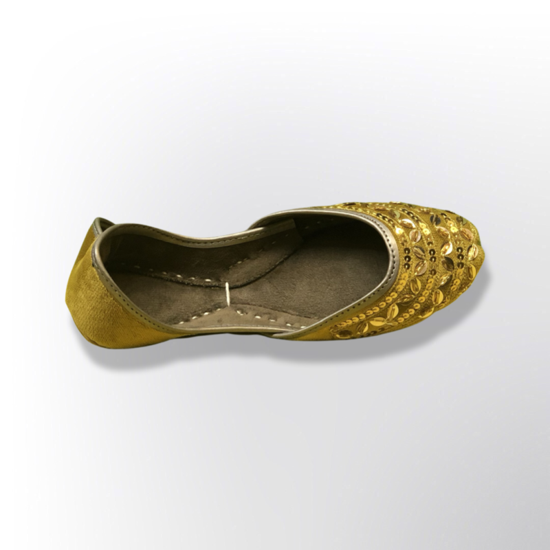 Yellow handcrafted Khussa - Image 2